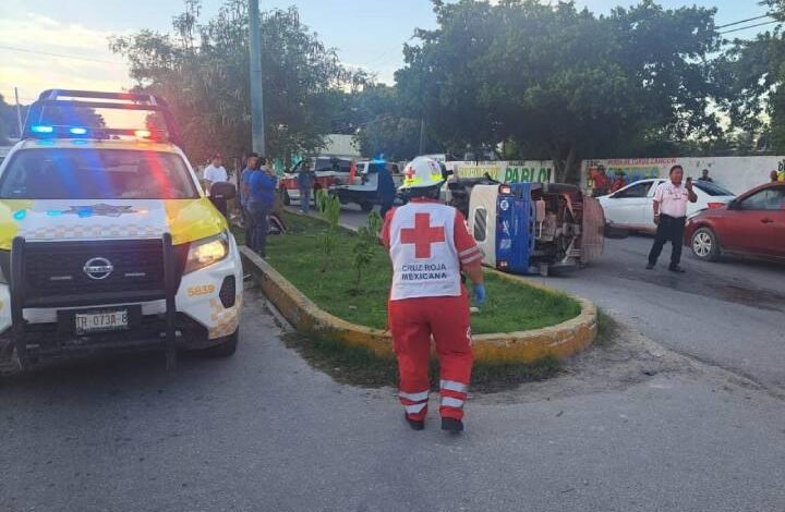 Colisión entre vehículos de transporte deja dos heridas en Cancún